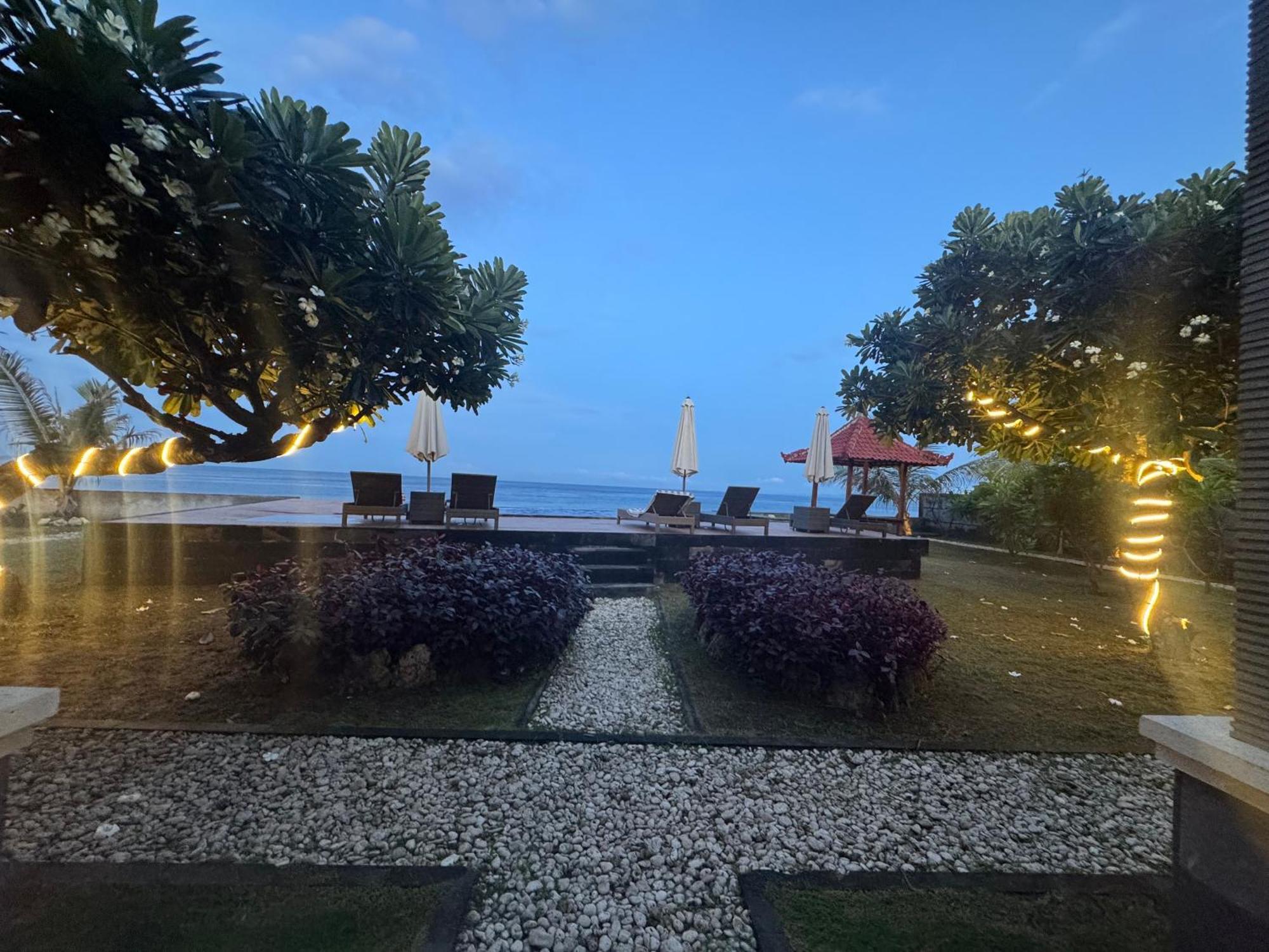 Cave Beach Bungalow Semaya Exteriör bild