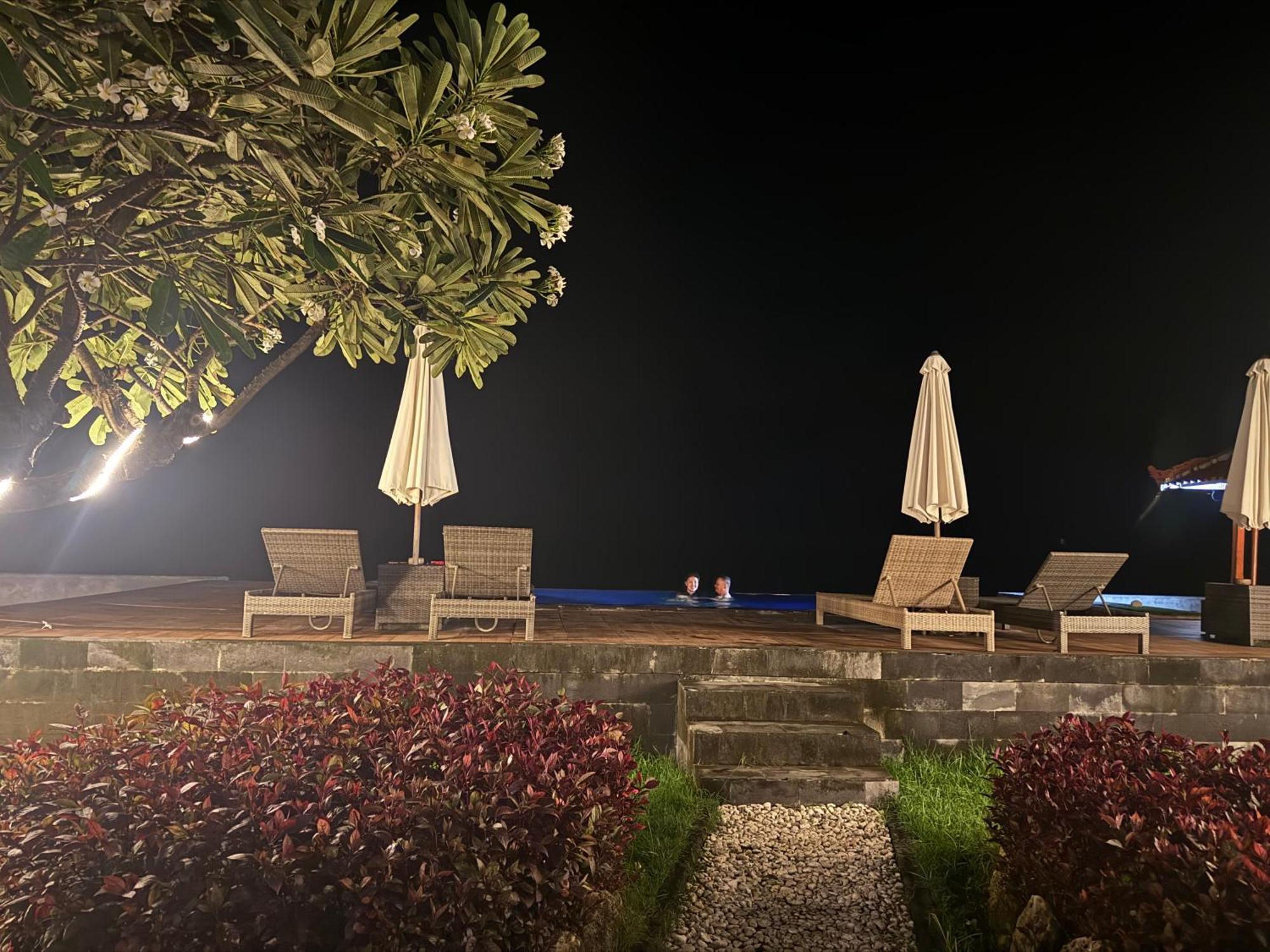 Cave Beach Bungalow Semaya Exteriör bild